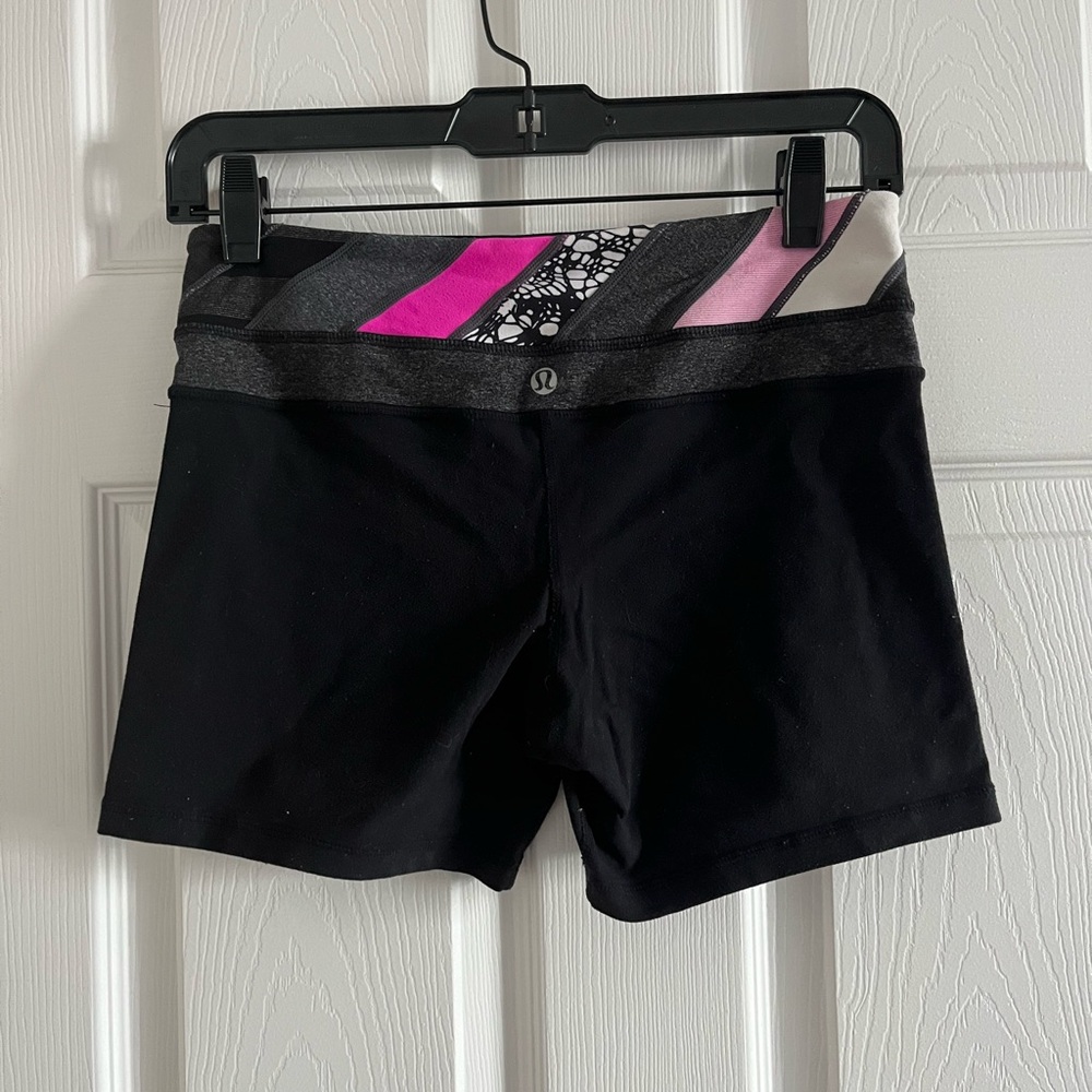 Lululemon Reverse Groove Short - Picture 2 of 4
